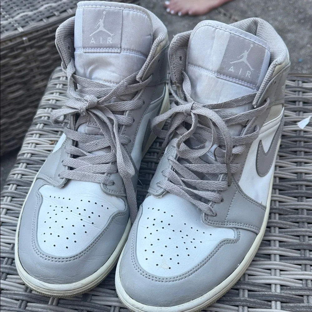 Air Jordan 1 Mid Grey White‎ 554724-082 Size 10.5